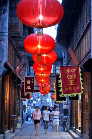 The street is decorated with red lanterns in Jiaxing, east China's Zhejiang Province, May 24, 2009, to celebrate the Chinese traditional Duanwu Festival which falls on May 28 this year. A culture festival with the theme of Duanwu folk custom will be held here from May 26 to 30 in the city. (Xinhua)