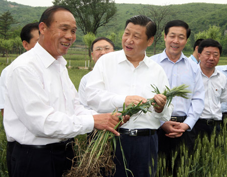 Chinese Vice President Xi Jinping (R, front), also member of the Standing Committee of the Communist Party of China (CPC) Central Committee Political Bureau and a member of the Secretariat of the CPC Central Committee, talks to villagers at Dongtou Village of Jincheng City, during an inspection tour in north China's Shanxi Province, on May 24, 2009. (Xinhua/Lan Hongguang)