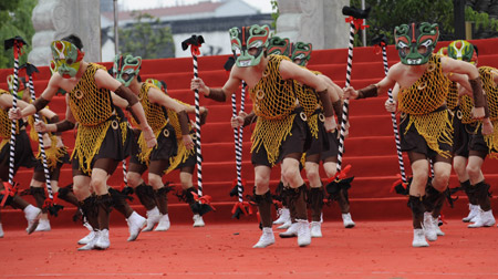 Actors perform traditional dance during the opening ceremony of a culture festival in Jiaxing, east China's Zhejiang Province, May 26, 2009, to celebrate the Chinese traditional Duanwu Festival which falls on May 28 this year.(Xinhua Photo)