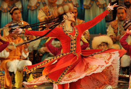 Actors perform the Uyghur Muqam in Urumqi, capital of northwest China's Xinjiang Uygur Autonomous Region, May 27, 2009. Xinjiang Uyghur Muqam is a mixture of song, dance, folk performing art and classical music. (Xinhua/Zhao Ge)