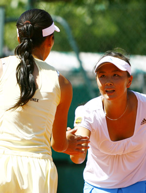 China's Peng Shuai (R) claps hands with Chinese Taipei's Hsieh Su-Wei during a third-round match of the women's doubles against Daniela Hantuchova of Slovakia and Ai Sugiyama of Japan at the French Open tennis tournament at Roland Garros in Paris, France, May 30, 2009. Peng and Hsieh won 2-0. (Xinhua/Zhang Yuwei)