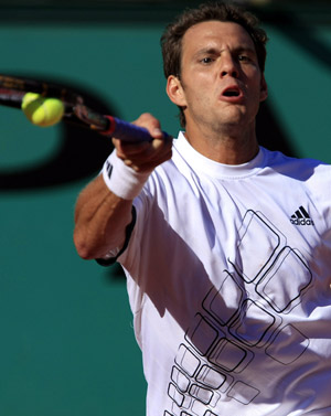 French player Paul-Henri Mathieu returns the ball against Switzerland's Roger Federer during the 3rd round competition of men's singles at the French Open tennis tournament at Roland Garros in Paris, France, May 30, 2009. Federer won the match 4-6, 6-1, 6-4, 6-4. (Xinhua/Zhang Yuwei)