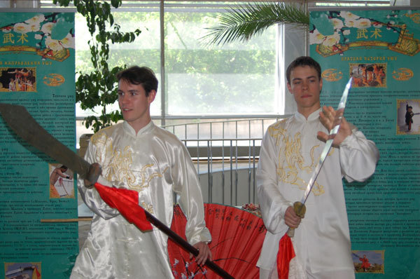 Two Russian boys show off their Chinese Kungfu skills at the Chinese Cultural Festival in Moscow, May 30, 2009. [Photo: CRIENGLISH.com]