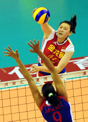 China's Wang Yimei spikes the ball during a match between China and Cuba at the 2009 Chinese Women's Volleyball Tournament in Luohe, a city of central China's Henan Province, May 31, 2009. China won 3-0, and got the champion of the tournament with all victories. (Xinhua/Wang Song)