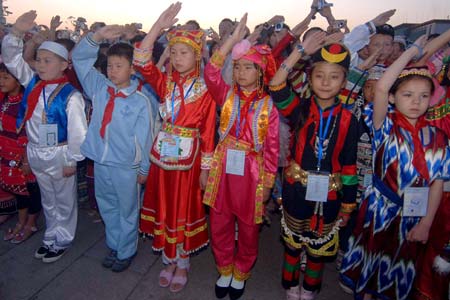 Children making Young Pioneer salute during the flag-raising ceremony at Tiananmen Square in Beijing, capital of China, June 1, 2009. Students from Zhongguancun No.3 Elementary School in Beijing and students of various nationalities from 54 other schools around the country attended the flag-raising ceremony at Tiananmen Square to celebrate the International Children's Day. (Xinhua/Gong Lei)