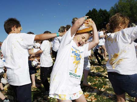 251 children take part in an attempt at the largest custard pie fight at the Kidz Stuff Festival in Horsham, in southern England May 31, 2009. The current record is 120 and the new record is waiting for verification by the Guiness Book of Records.