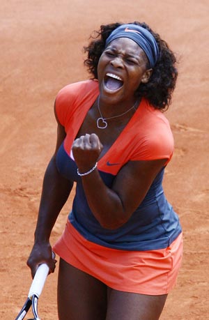Serena Williams of the United States jubilates after winning Aleksandra Wozniak of Canada in the women's singles fourth round match at the French Open tennis tournament at Roland Garros in Paris, France, June 1, 2009. Williams won the match 2-0.(Xinhua/Zhang Yuwei) 