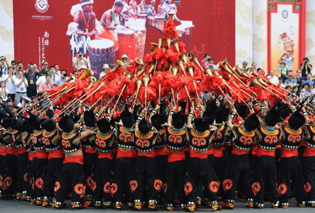 Yi ethnic minority performers play trombones during the 2nd International Festival of the Intangible Cultural Heritage in Chengdu, southwest China&apos;s Sichuan province on June 1, 2009.The 13-day festival has attracted representatives from more than 40 countries and regions. [Xinhua]