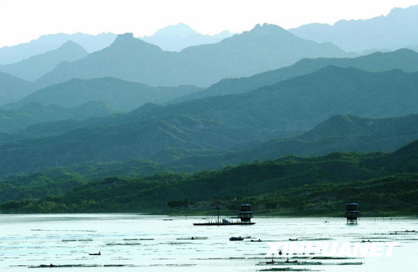 The tranquil water of the Yishui lake in Yi county of northern China's Hebei province is seen in this photo taken on May 29. In the arms of surrounding dark green mountains, the 1,600-hectare lake attracts numerous visitors from nearby cities like Beijing and Tianjin in the early summer. [Photo:Xinhuanet]