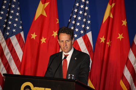 U.S. Treasury Secretary Timothy Geithner delivers a speech at Peking University in Beijing, capital of China, June 1, 2009. (Xinhua/Gao Xueyu)