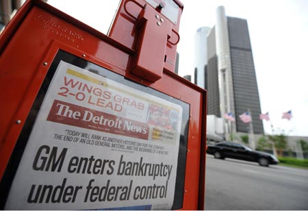 A piece of news about the General Motors Corp. filing for bankruptcy protection is seen on the front page of a newspaper in Detroit, the United States, June 1, 2009. The largest U.S. automaker, General Motors Corp., officially filed for bankruptcy protection at 8 a.m. EDT (1200 GMT) on Monday, the largest bankruptcy protection case in the U.S. industrial history. (Xinhua/Gu Xinrong)