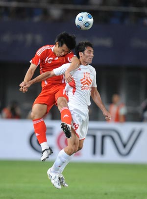 China's Jiang Ning (L) vies with a player of Iran during the friendship soccer match between the national teams of China and Iran in Qinhuangdao, a city in north China's Hebei Province, June 1, 2009. China won 1-0. (Xinhua/Yang Shiyao)