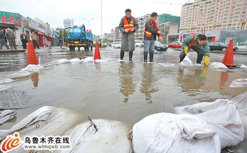 Rainstorm hit Aletai, Xinjiang Uygur Autonomous Region, on May 26, 2009. The China Meteorological Administration said the country endured extreme weather in May, with storms in the south and record temperatures in the north. 