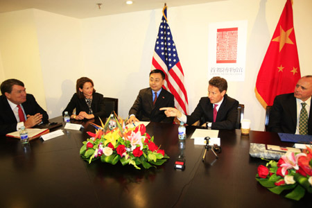 Visiting U.S. Treasury Secretary Timothy Geithner (2nd R) meets with representatives of eight U.S. clean energy companies with branches in China, at Beijing's Capital Museum, June 2, 2009.