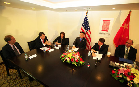Visiting U.S. Treasury Secretary Timothy Geithner (2nd R) meets with representatives of eight U.S. clean energy companies with branches in China, at Beijing's Capital Museum, June 2, 2009.