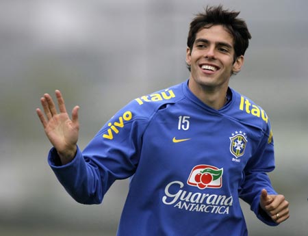 Brazil's Kaka runs as he waves during a soccer training session in Teresopolis near Rio de Janeiro June 2, 2009. Brazil will play against Uruguay and Paraguay in a World Cup 2010 qualifying soccer match on June 6 and 10 respectively.