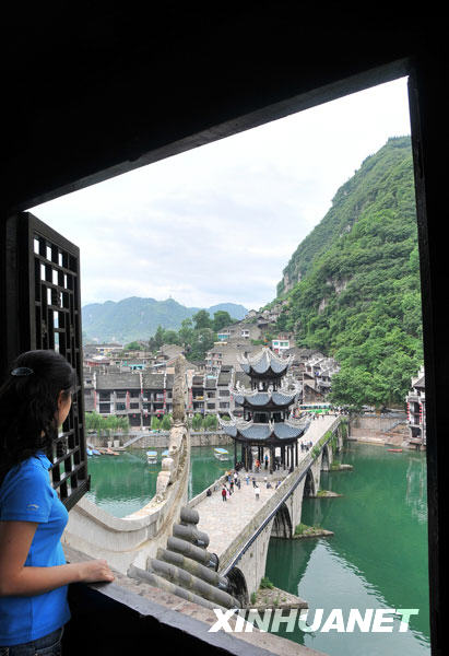 This picture taken on May 29 shows the ancient town of Zhenyuan in southwest China&apos;s Guizhou province. The small town, with a history of over 2,200 years, is dubbed as &apos;Venice in the east&apos;, with the Wuyang river winding through it. [Photo:Xinhuanet]