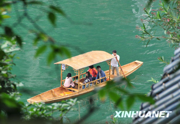 This picture taken on May 29 shows the ancient town of Zhenyuan in southwest China's Guizhou province. The small town, with a history of over 2,200 years, is dubbed as 'Venice in the east', with the Wuyang river winding through it. [Photo:Xinhuanet]