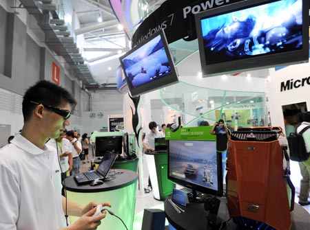 A worker shows a pair of 3D glasses at COMPUTEX TAIPEI, the world's second largest ICT exhibition, in Taipei of southeast China's Taiwan Province, June 2, 2009. The five-day COMPUTEX TAIPEI was opened on June 2, with the participation of over 1,700 exhibitors. (Xinhua/Wu Ching-teng)