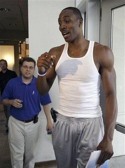 Orlando Magic center Dwight Howard talks with reporters at the teams basketball practice facility after a meeting in Orlando, Fla., Monday, June 1, 2009. The Magic will face the Los Angeles Lakers Thursday in the NBA Finals. [John Raoux/CCTV/AP Photo] 