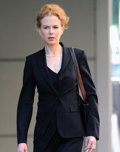 Getting back to her love of acting, Nicole Kidman is spotted on the first day of shooting her new movie 'Rabbit Hole' on June 1. The 'Moulin Rouge' hottie looks business-chic as she meanders around the New York City location at Southeby's auction house in a black blazer/skirt combo with black heels.