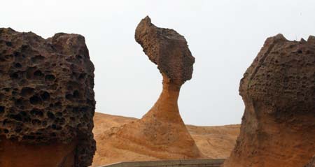 Photo taken on June 3, 2009 shows the scenery of the Yehliu Geopark in Taipei County of southeast China's Taiwan Province.