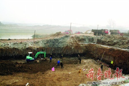 The first phase of the eastern route of the national South-to-North Water Diversion Project in Shandong Province is under way, with six of the 11 single projects are under construction.