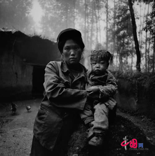 Boshimerizha, 26, has a family of three and 5 acres land growing 400 kilograms of potatos. She lives on government's relief, Yiji village, Sichuan, June, 2001