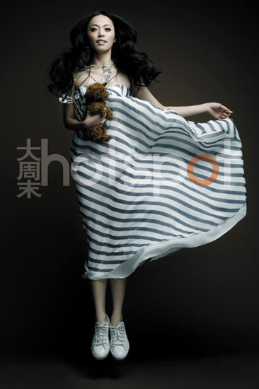 Chinese actress Yao Chen modelled for the latest issue of Hotspot Magazine. In a recent interview with magazine, she opens up about her attitude towards fame and her relatively early marriage.