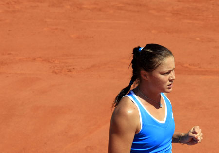 Russia's Dinara Safina jubilates during the women's singles semifinals against Slovak's Dominika Cibulkova at the French Open tennis tournament at Roland Garros in Paris, France, June 4, 2009. Safina won 2-0 and advanced to the final. (Xinhua/Zhang Yuwei) 