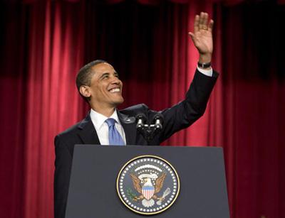 US President Barack Obama waves before he delivering a speech in the Grand Hall of Cairo University in Cairo June 4, 2009. [CCTV/Agencies] 