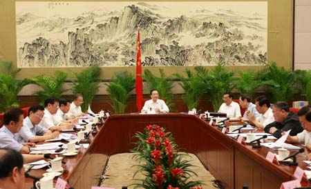 Chinese Premier Wen Jiabao (C) presides over a State Council meeting on Climate Change, Energy saving and Emission Reduction in Beijing, China, June 5, 2009. (Xinhua/Pang Xinglei)