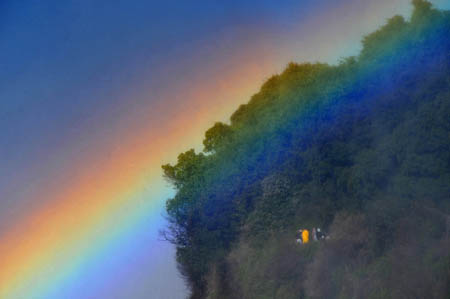 A rainbow appears at the Victoria Falls in the resort town of Victoria Falls in Zimbabwe, June 5, 2009. African largest economic bloc Common Market for Eastern and Southern Africa (COMESA) will hold its annual summit in the Zimbabwean resort town of Victoria Falls on June 7 to 8. [Xu Suhui/Xinhua]