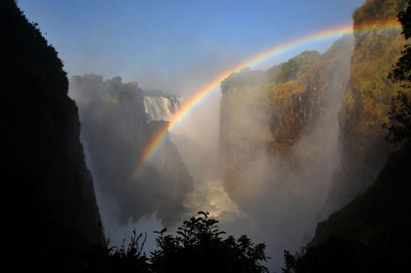 A rainbow appears at the Victoria Falls in the resort town of Victoria Falls in Zimbabwe, June 5, 2009. African largest economic bloc Common Market for Eastern and Southern Africa (COMESA) will hold its annual summit in the Zimbabwean resort town of Victoria Falls on June 7 to 8. [Xu Suhui/Xinhua]