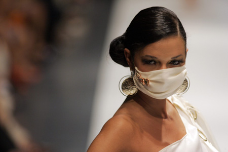 A model displays a creation by Dominican designer Iris Guaba during the Republica Dominicana Fashion Week 2009 in Santo Domingo June 5, 2009. [Xinhua/Reuters Photo]