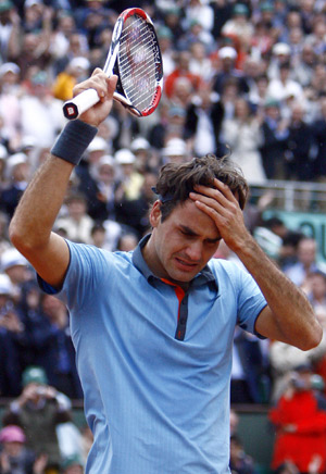 Roger Federer of Switzerland reacts after winning his men's final against Robin Soderling of Sweden at the French Open tennis tournament at Roland Garros in Paris on June 7, 2009.(Xinhua/Zhang Yuwei) 