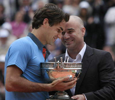 Roger Federer of Switzerland (L) is congratulated by former U.S. tennis champion Andre Agassi in the awarding ceremony after winning the men's final against Robin Soderling of Sweden at the French Open tennis tournament at Roland Garros in Paris on June 7, 2009. (Xinhua/Zhang Yuwei) 