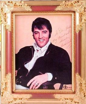 This image released by Julien's Auctions shows an Elvis Presley autograph photograph inscribed to Dr. Nick by Elvis, 'To Dr. Nick, My friend and Doctor. Sincerely, Elvis Presley.' Julien's Auctions Summer Entertainment Sale will feature memorabilia from Marilyn Monroe and Elvis Presley on June 26 and June 27, 2009, in Las Vegas. [CCTV/AP Photo/Julien's Auctions] 