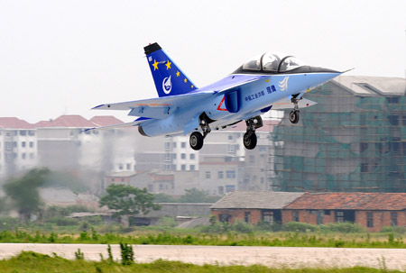 The L15-05 trainer plane, developed by the Hongdu Aviation Industry Group takes off at Qingyunpu airport in Nanchang, east China's Jiangxi Province, June 8, 2009. The trainer plane had a successul maiden flight on Monday. [Xinhua]