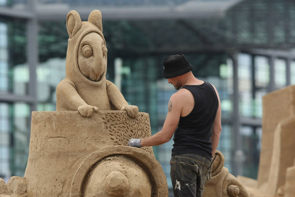 Artist Patrick Steptoe of Britain works on his sand sculpture at the 7th Sandsation international sand sculpture festival on June 8, 2009 in Berlin, Germany. Sandsation runs through August 30 and has attracted artists from all over the world. [CFP]