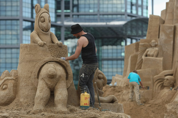 Artist Patrick Steptoe of Britain works on his sand sculpture at the 7th Sandsation international sand sculpture festival on June 8, 2009 in Berlin, Germany. Sandsation runs through August 30 and has attracted artists from all over the world. [CFP]