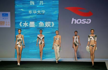 Models present creations during a fashion show of the Sixth Swimsuit Design Contest of China in the Water Cube, the National Aquatics Center, in Beijing, capital of China, June 8, 2009. [Luo Wei/Xinhua]