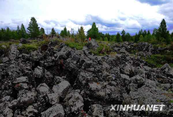 Heaps of volcanic rocks formed in historic volcanic eruptions. The Aershan Mountain is rich in diversified landforms, especially volcanoes and hot springs. Photo taken on June 8. [Photo: Xinhuanet] 