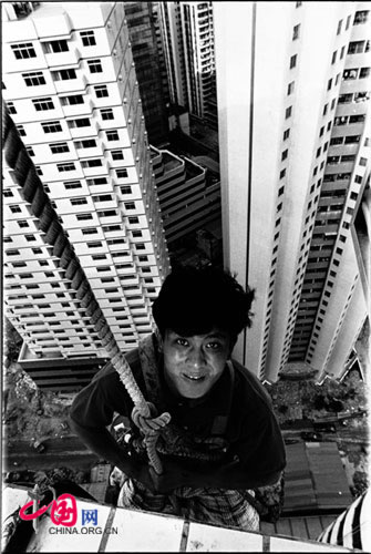 Zhong Jiacai who is from a rural area in Hunan cleans a skyscraper in Shenzhen, 1997