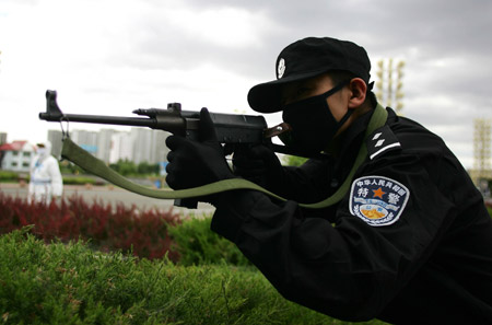 A member of the special police reacts during an anti-terrorism drill in Hohhot, capital of north China's Inner Mongolia Autonomous Region, June 9, 2009. China on Tuesday started a national anti-terror exercise 'Great Wall-6', which composes a series of specialized drills and will be carried out in the Inner Mongolia Autonomous Region and Shanxi and Hebei provinces.[Zheng Huansong/Xinhua]