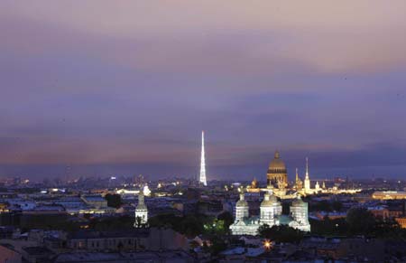 Picture taken at around 3:00 a.m. local time on June 6, 2009 shows a view of St. Petersburg, a Russian city lying at 60°north latitude. The day length in St. Petersburg can be nearly 20 hours in summer months, a natural phenomenon known as the White Nights that occurs in areas of high latitude. [Lu Jinbo/Xinhua] 