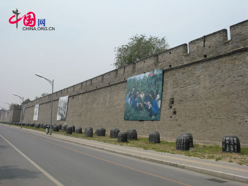 Photos hanging around the city wall 