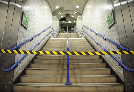 A transit channel is seen closed during a strike at the Green Park tube station in London, June 10, 2009. [Zeng Yi/Xinhua]