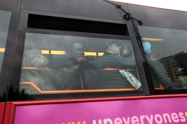 Commuters in Mile End, East London try to make their way into work this morning during a 48 hour tube strike. [CFP]