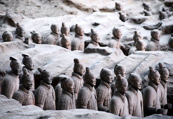  File photo shows ancient terra-cotta warriors in No. 1 pit of Qinshihuang mausoleum in Xi'an, northwest China's Shaanxi province. [CFP]